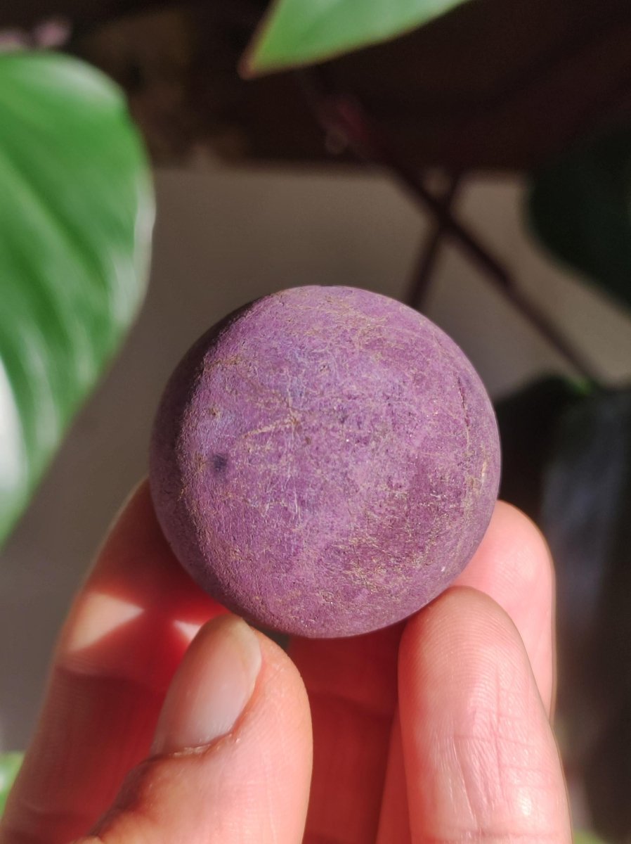 Purpurit - Edelstein Kugel lila Natur Heilstein Deko Sphere Kristall Geschenk Er Sie Haus Einweihung Wohnung Energie Kraft Sammler Rarität - Art of Nature Berlin