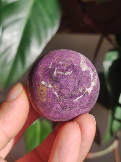 Purpurit - Edelstein Kugel lila Natur Heilstein Deko Sphere Kristall Geschenk Er Sie Haus Einweihung Wohnung Energie Kraft Sammler Rarität - Art of Nature Berlin