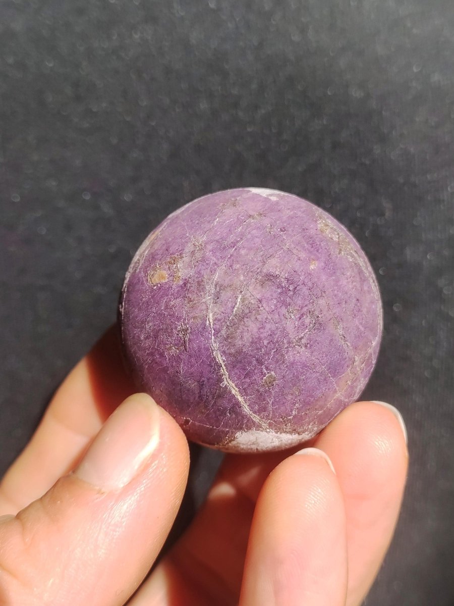 Purpurit - Edelstein Kugel lila Natur Heilstein Deko Sphere Kristall Geschenk Er Sie Haus Einweihung Wohnung Energie Kraft Sammler Rarität - Art of Nature Berlin