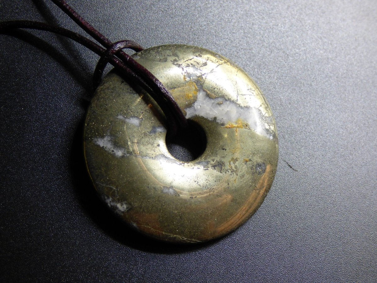 Pyrit Donut 30 / 40 mm ~ Edelstein Kette ~HIPPIE ~GOA ~Boho ~Tibet ~Ethno ~Nature ~Donut ~Schutzsymbol ~Heilstein - Art of Nature Berlin