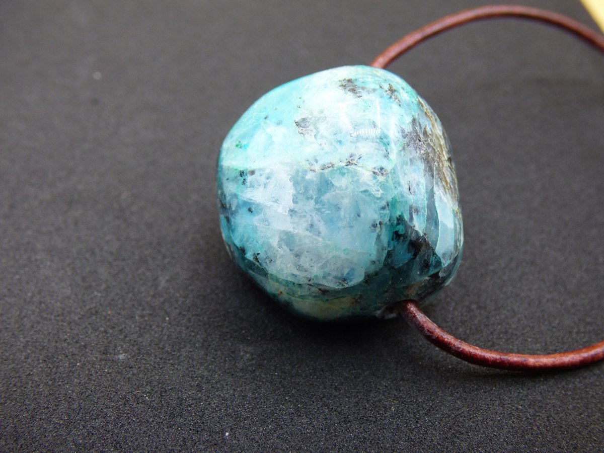 Quantum Quattro Chrysocoll Chrysokolla Azurit Quarz ~ Edelstein Kette HIPPIE GOA Boho Tibet Ethno Nature Donut Heilstein Rarität - Art of Nature Berlin