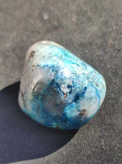 Quantum Quattro Chrysocoll Shattuckit Quarz Azurit blau Natur Heilstein Meditation Ritual Indianer Schamanen Edelstein Mineral Sammler - Art of Nature Berlin