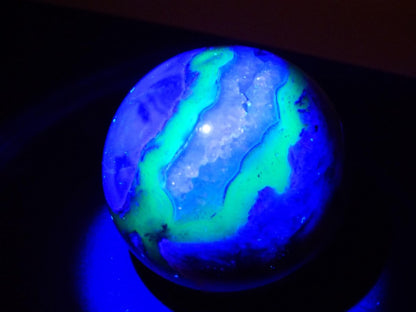 Quarz + Volcanic Achat UV AKTIV Edelstein Kugel Deko Sphere Massage Kristall Sammler Meditation Heilstein Frau Mann Geschenk Er Sie Energie - Art of Nature Berlin