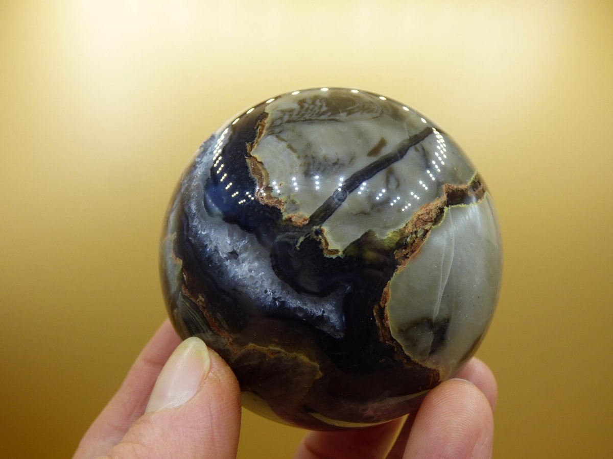 Quarz + Volcanic Achat UV AKTIV Edelstein Kugel Deko Sphere Massage Kristall Sammler Meditation Heilstein Frau Mann Geschenk Er Sie Energie - Art of Nature Berlin