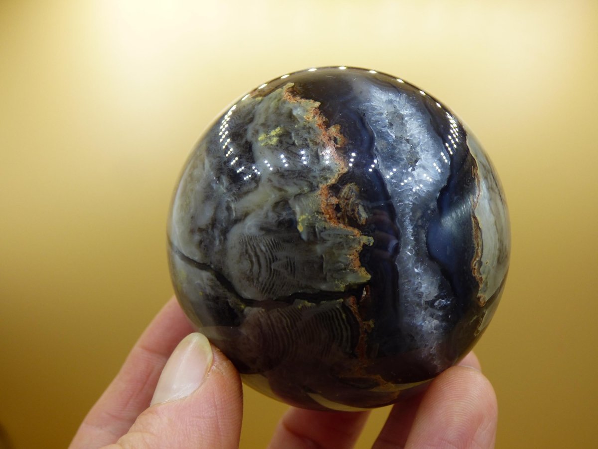 Quarz + Volcanic Achat UV AKTIV Edelstein Kugel Deko Sphere Massage Kristall Sammler Meditation Heilstein Frau Mann Geschenk Er Sie Energie - Art of Nature Berlin