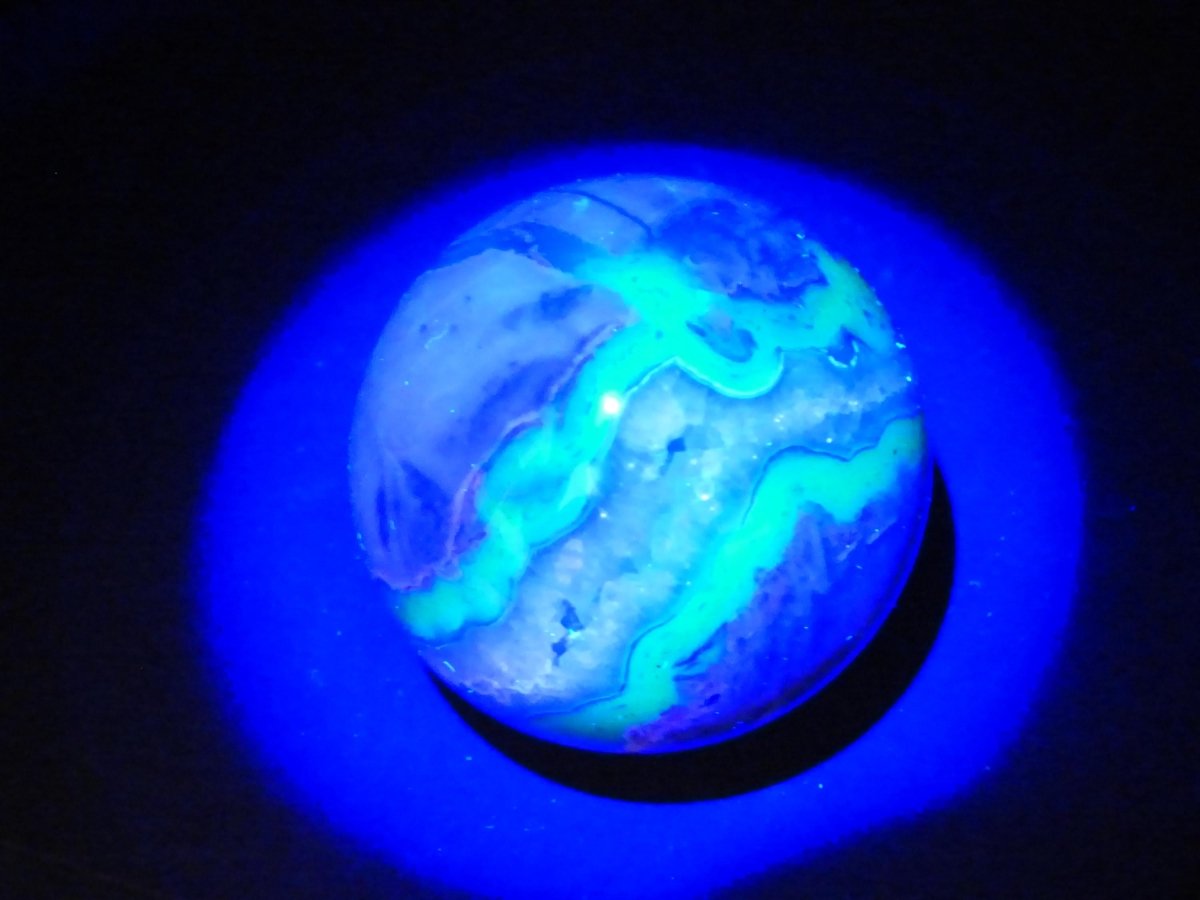 Quarz + Volcanic Achat UV AKTIV Edelstein Kugel Deko Sphere Massage Kristall Sammler Meditation Heilstein Frau Mann Geschenk Er Sie Energie - Art of Nature Berlin