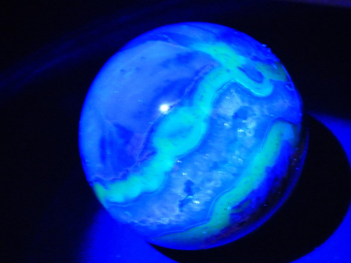 Quarz + Volcanic Achat UV AKTIV Edelstein Kugel Deko Sphere Massage Kristall Sammler Meditation Heilstein Frau Mann Geschenk Er Sie Energie - Art of Nature Berlin