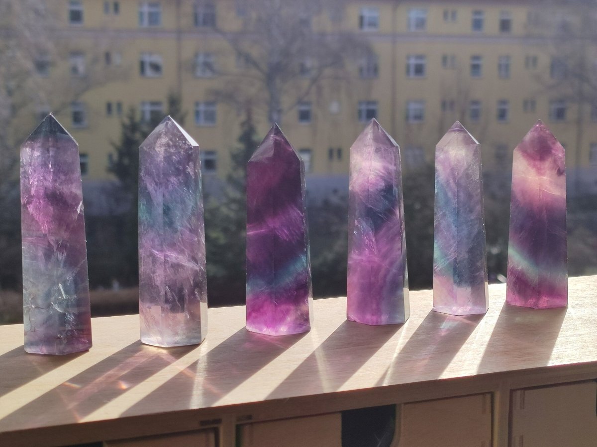 Rainbow Fluorit ~ Kristall Point ~ Magische Edelstein Deko ~Massagestab ~Crystal ~HIPPIE ~GOA ~Ethno ~Heilstein ~Naturschatz Regenbogen - Art of Nature Berlin