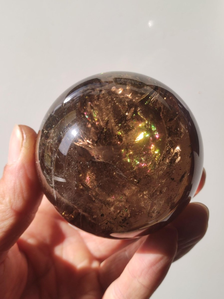 Rauchquarz Smokey Quarz Regenbogen ~ Magische Edelstein Kugel Massage & Deko Sphere Crystal Spielkugel Meditation ~HIPPIE ~Heilstein Rarität - Art of Nature Berlin