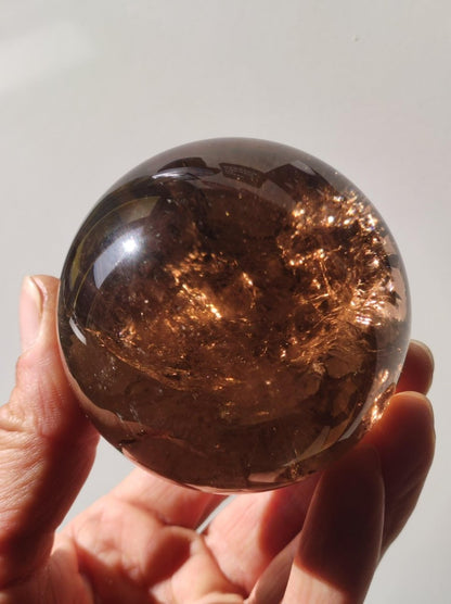 Rauchquarz Smokey Quarz Regenbogen ~ Magische Edelstein Kugel Massage & Deko Sphere Crystal Spielkugel Meditation ~HIPPIE ~Heilstein Rarität - Art of Nature Berlin