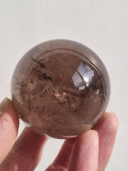 Rauchquarz Smokey Quarz Regenbogen ~ Magische Edelstein Kugel Massage & Deko Sphere Crystal Spielkugel Meditation ~HIPPIE ~Heilstein Rarität - Art of Nature Berlin