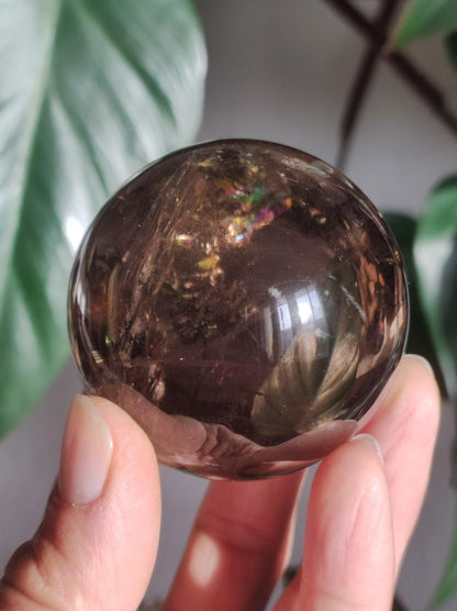 Rauchquarz Smokey Quarz Regenbogen ~ Magische Edelstein Kugel Massage & Deko Sphere Crystal Spielkugel Meditation ~HIPPIE ~Heilstein Rarität - Art of Nature Berlin