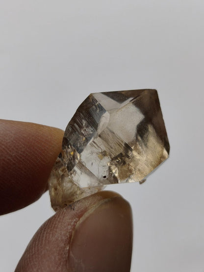 Rauchquarz Zepter Kristall – Natürlicher Scepter Quartz mit transparenter Spitze – 25 mm Kristall Stufe Sammler Unikat Geschenk Heilstein - Art of Nature Berlin
