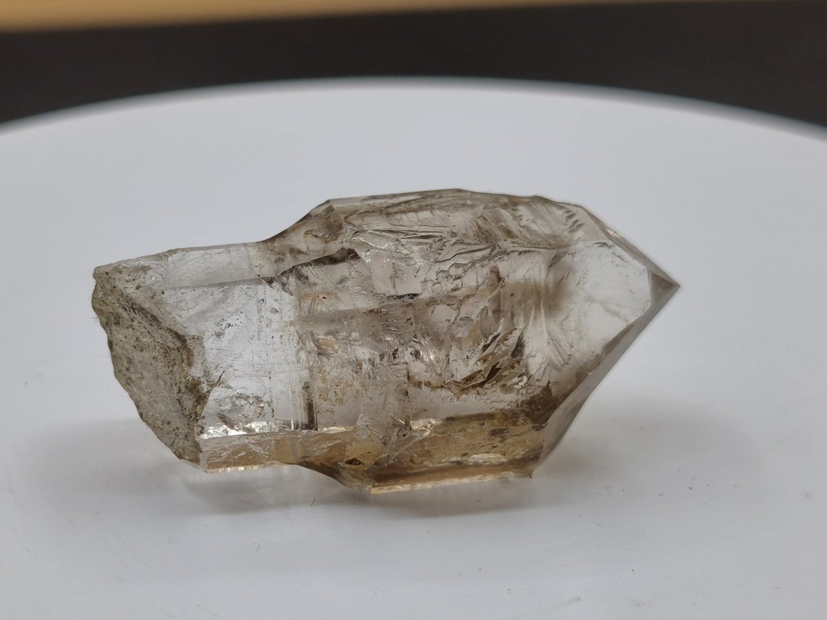 Rauchquarz-Zepterquarz aus Erongo Namibia – klare Wachstumsstrukturen Zepter Kristall Natürlicher Scepter Quartz Stufe Mineralien Sammler - Art of Nature Berlin