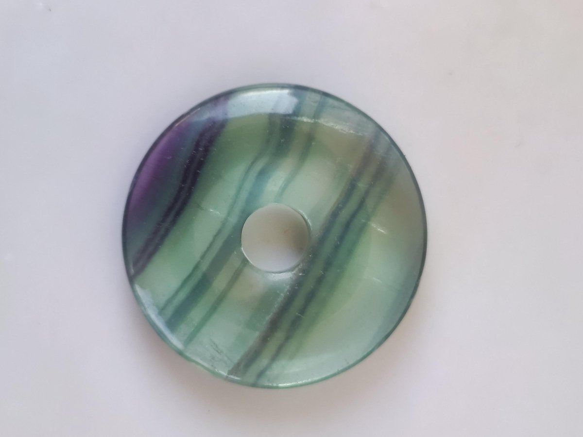 Regenbogen Fluorit 30mm Donut A Edelstein Kette Frau Mann Kind HIPPIE GOA Boho Ethno Natur Schutzsymbol Anhänger Heilstein Energie Geschenk - Art of Nature Berlin