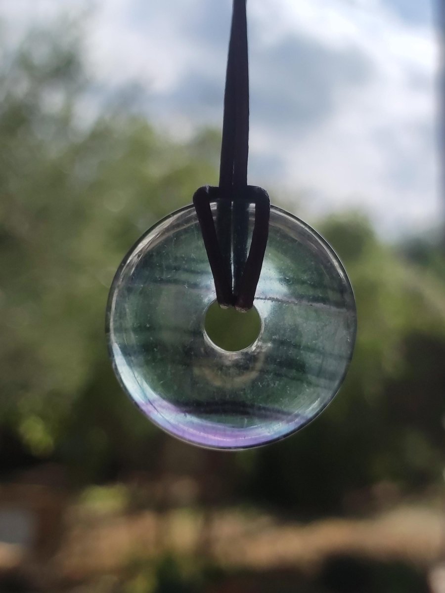 Regenbogen Fluorit 30mm Donut A Edelstein Kette Frau Mann Kind HIPPIE GOA Boho Ethno Natur Schutzsymbol Anhänger Heilstein Energie Geschenk - Art of Nature Berlin