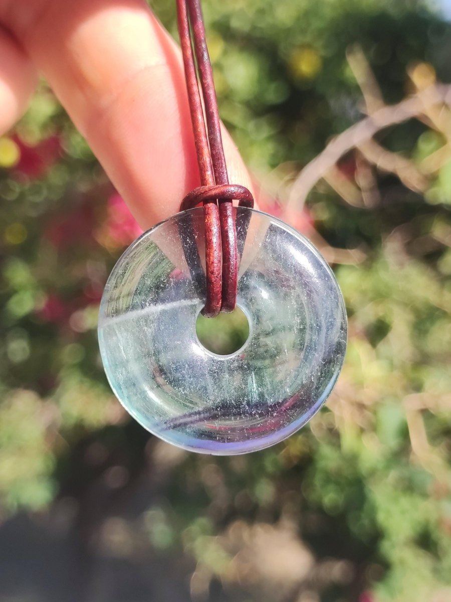 Regenbogen Fluorit 30mm Donut A Edelstein Kette Frau Mann Kind HIPPIE GOA Boho Ethno Natur Schutzsymbol Anhänger Heilstein Energie Geschenk - Art of Nature Berlin