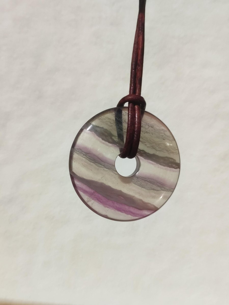 Regenbogen Fluorit 30mm Donut - Edelstein Kette Frau Mann Kind HIPPIE GOA Boho Ethno Natur Schutzsymbol Anhänger Heilstein Energie Geschenk - Art of Nature Berlin