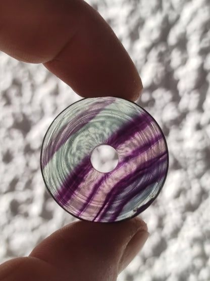 Regenbogen Fluorit 30mm Donut - Edelstein Kette Frau Mann Kind HIPPIE GOA Boho Ethno Natur Schutzsymbol Anhänger Heilstein Energie Geschenk - Art of Nature Berlin