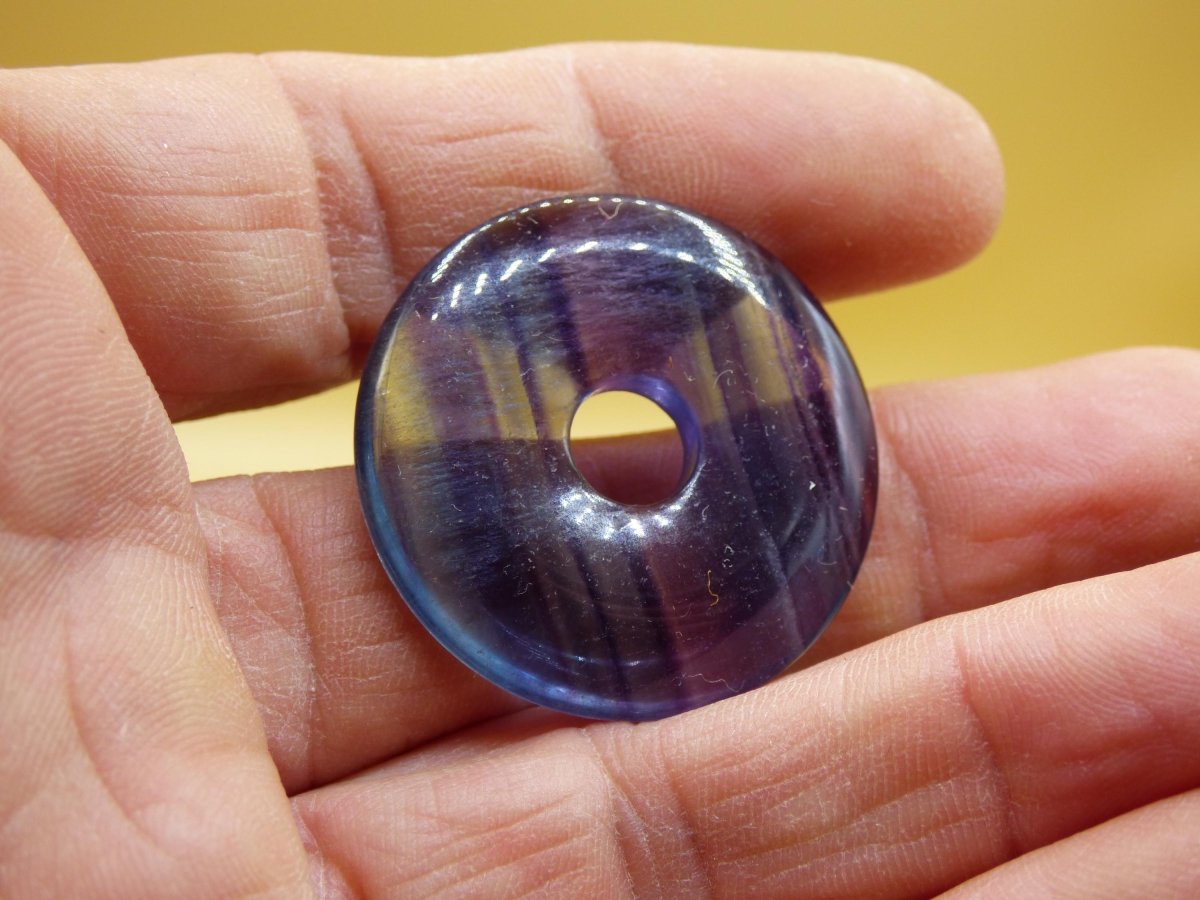 Regenbogen Fluorit 30mm Donut ~ Edelstein Kette Frau Mann Kind HIPPIE GOA Boho Ethno Natur Schutzsymbol Anhänger Heilstein Energie Geschenk - Art of Nature Berlin