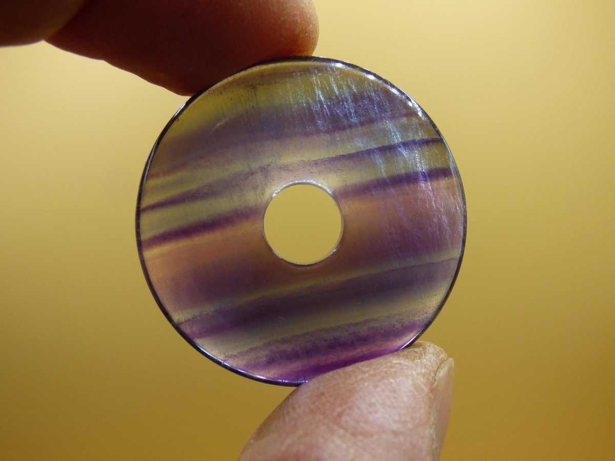 Regenbogen Fluorit 30mm Donut ~ Edelstein Kette Frau Mann Kind HIPPIE GOA Boho Ethno Natur Schutzsymbol Anhänger Heilstein Energie Geschenk - Art of Nature Berlin