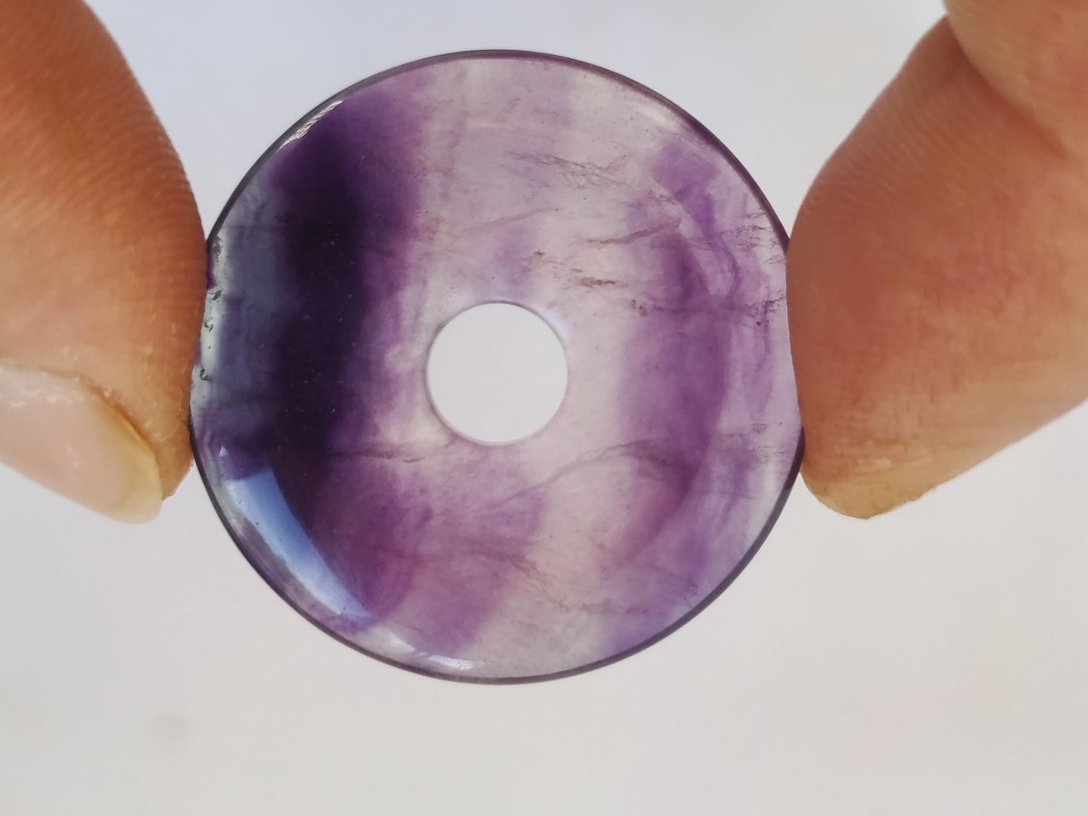 Regenbogen Fluorit lila 30mm Donut A Edelstein Kette Frau Mann HIPPIE GOA Boho Ethno Natur Schutzsymbol Anhänger Heilstein Energie Geschenk - Art of Nature Berlin