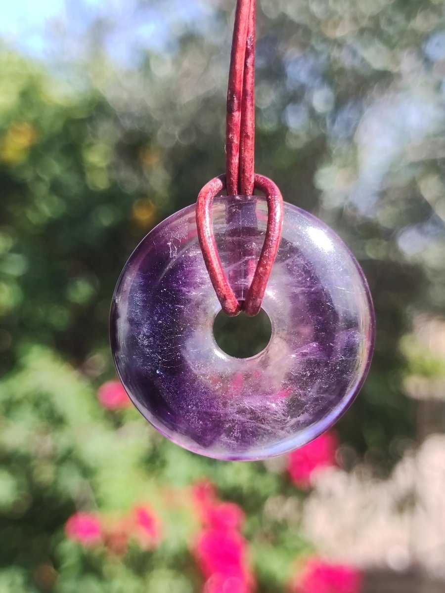 Regenbogen Fluorit lila 30mm Donut A Edelstein Kette Frau Mann HIPPIE GOA Boho Ethno Natur Schutzsymbol Anhänger Heilstein Energie Geschenk - Art of Nature Berlin