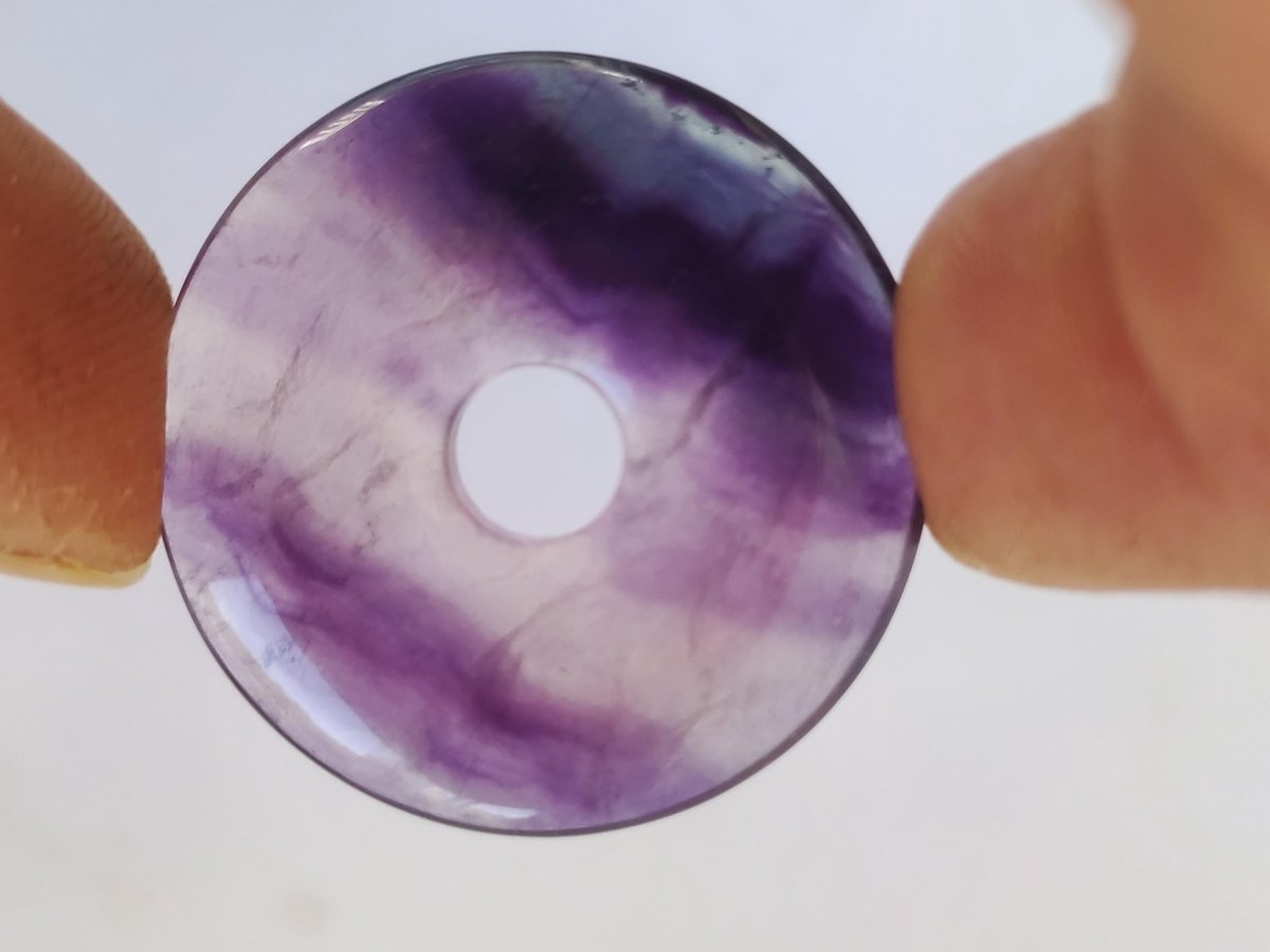 Regenbogen Fluorit lila 30mm Donut A Edelstein Kette Frau Mann HIPPIE GOA Boho Ethno Natur Schutzsymbol Anhänger Heilstein Energie Geschenk - Art of Nature Berlin