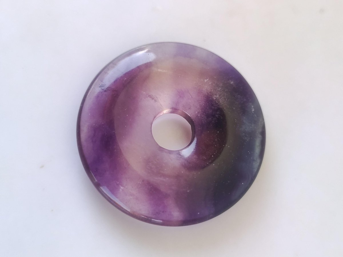 Regenbogen Fluorit lila 30mm Donut A Edelstein Kette Frau Mann HIPPIE GOA Boho Ethno Natur Schutzsymbol Anhänger Heilstein Energie Geschenk - Art of Nature Berlin