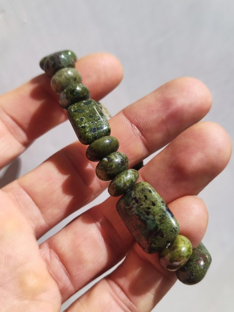 Regenwald Rhyolith - Edelstein Armband Perlen Heilstein Natur grün Energie Natur Echt Rarität Schmuck Frau Mann Er Sie Bruder Geschenk - Art of Nature Berlin