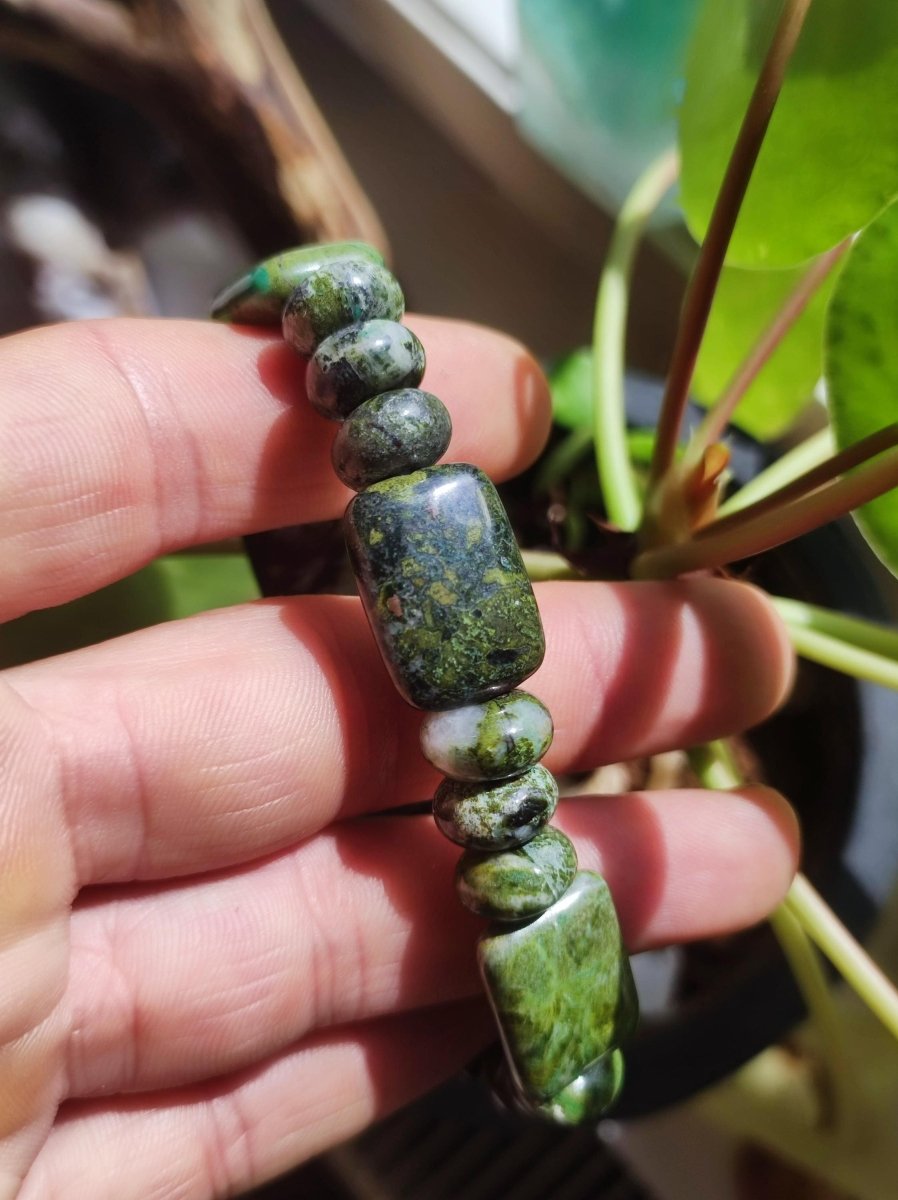 Regenwald Rhyolith - Edelstein Armband Perlen Heilstein Natur grün Energie Natur Echt Rarität Schmuck Frau Mann Er Sie Bruder Geschenk - Art of Nature Berlin