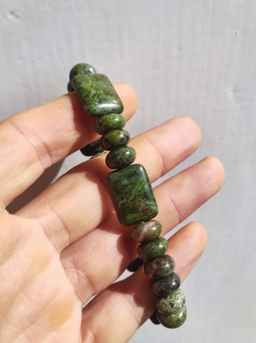 Regenwald Rhyolith - Edelstein Armband Perlen Heilstein Natur grün Energie Natur Echt Rarität Schmuck Frau Mann Er Sie Bruder Geschenk - Art of Nature Berlin