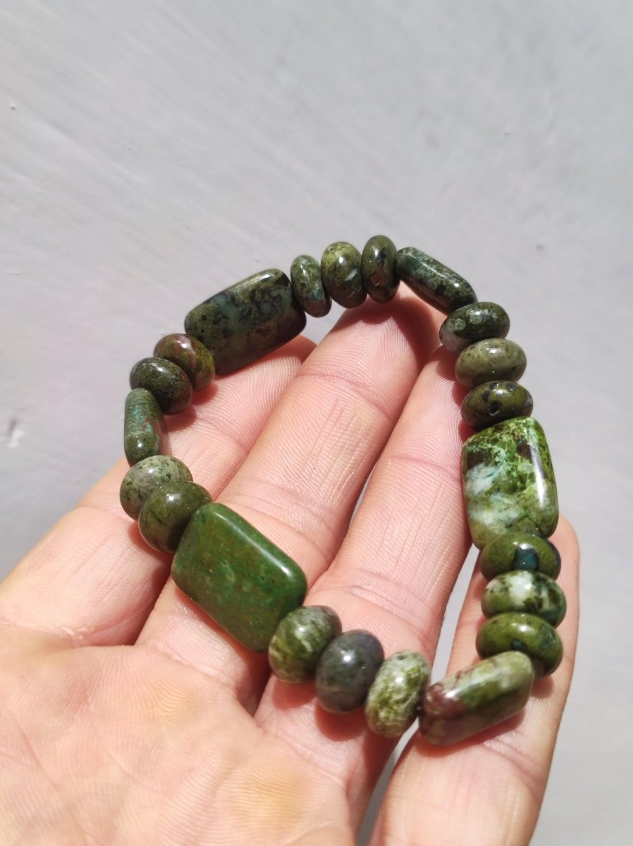 Regenwald Rhyolith - Edelstein Armband Perlen Heilstein Natur grün Energie Natur Echt Rarität Schmuck Frau Mann Er Sie Bruder Geschenk - Art of Nature Berlin