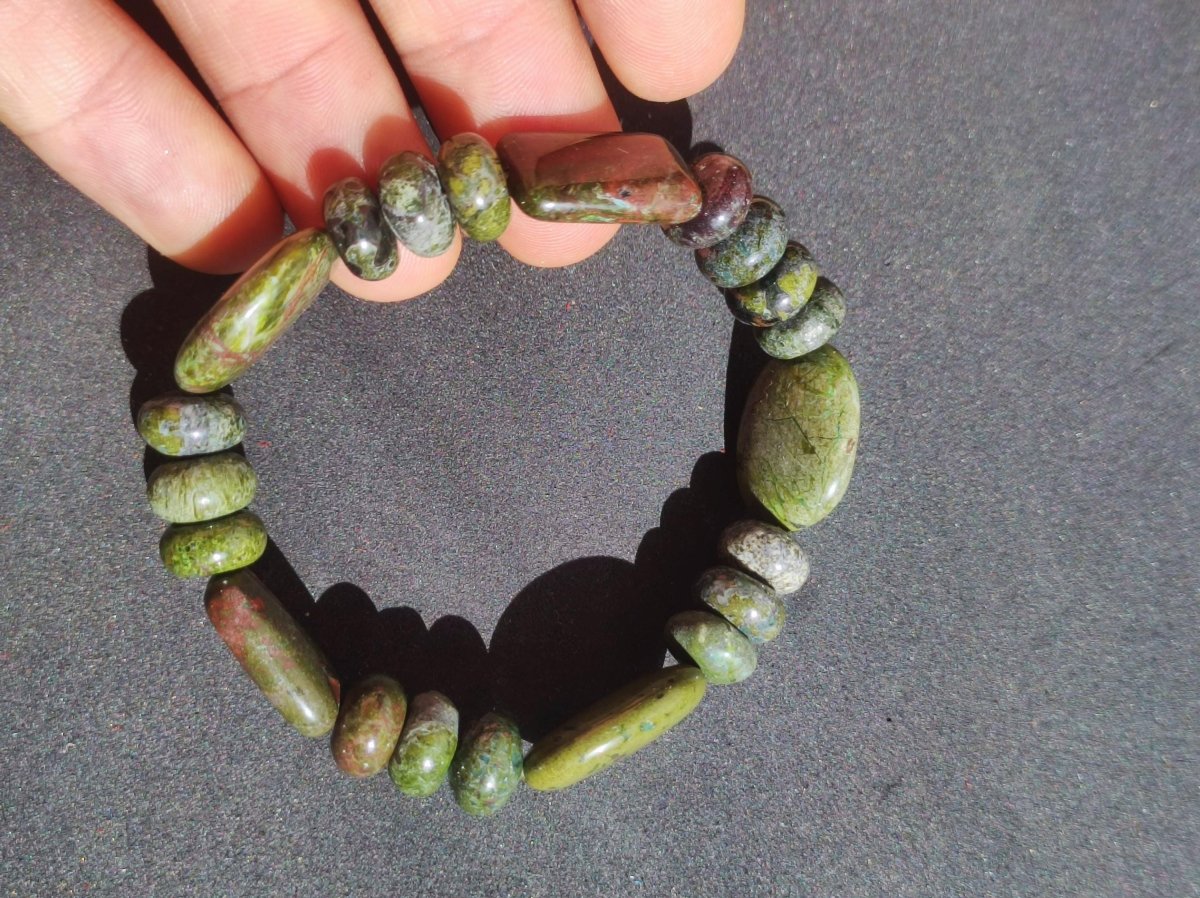 Regenwald Rhyolith - Edelstein Armband Perlen Heilstein Natur grün Energie Natur Echt Rarität Schmuck Frau Mann Er Sie Bruder Geschenk - Art of Nature Berlin