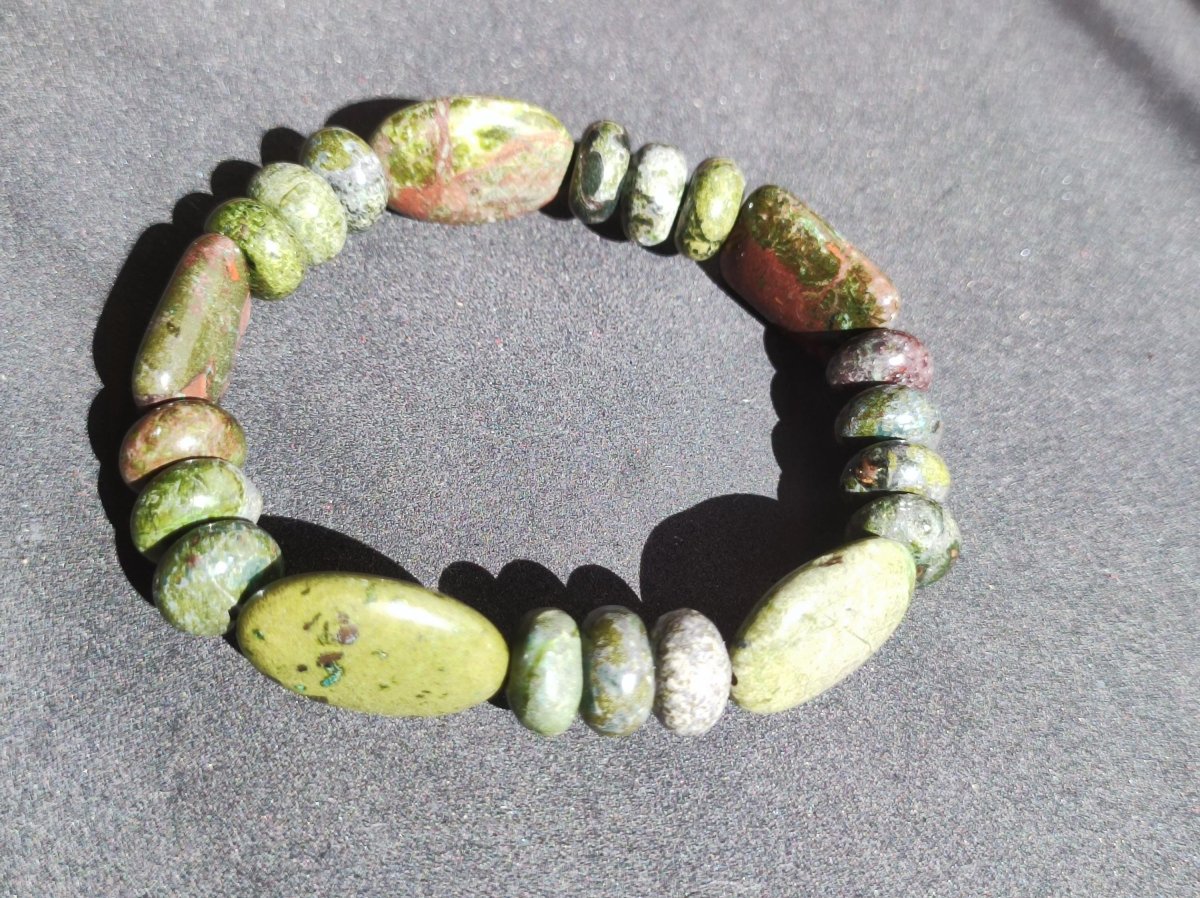 Regenwald Rhyolith - Edelstein Armband Perlen Heilstein Natur grün Energie Natur Echt Rarität Schmuck Frau Mann Er Sie Bruder Geschenk - Art of Nature Berlin