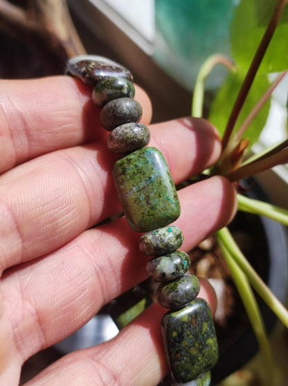 Regenwald Rhyolith - Edelstein Armband Perlen Heilstein Natur grün Energie Natur Echt Rarität Schmuck Frau Mann Er Sie Bruder Geschenk - Art of Nature Berlin