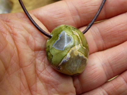 Regenwald Rhyolith ~ Edelstein Kette grün ~Rainforest ~HIPPIE ~GOA ~Boho ~Ethno ~Nature ~Heilstein - Art of Nature Berlin