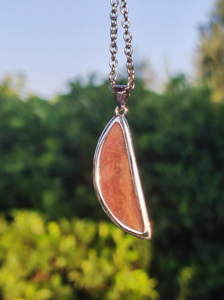 Rhodochrosit - 925 Silber Edelstein Kette rosa pink Halbmond Heilstein Er Sie Mann Frau Freund Geschenk Glück Anhänger Natur Unikat Schmuck - Art of Nature Berlin