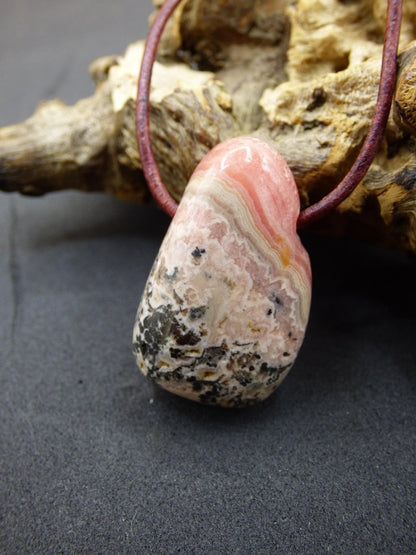 Rhodochrosit A - Edelstein Kette rosa pink Heilstein Er Sie Mann Frau Geschenk Glück Anhänger HIPPIE GOA Boho Tibet Ethno Natur Unikat - Art of Nature Berlin