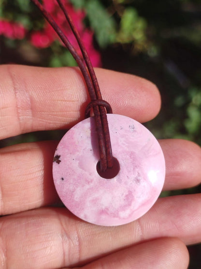 Rhodonit ~ 30mm Donut Edelstein Kette rosa Natur Rarität Schutzsymbol Heilstein Kristall HIPPIE Boho Tibet Ethno Mann Frau Geschenk Er Sie - Art of Nature Berlin