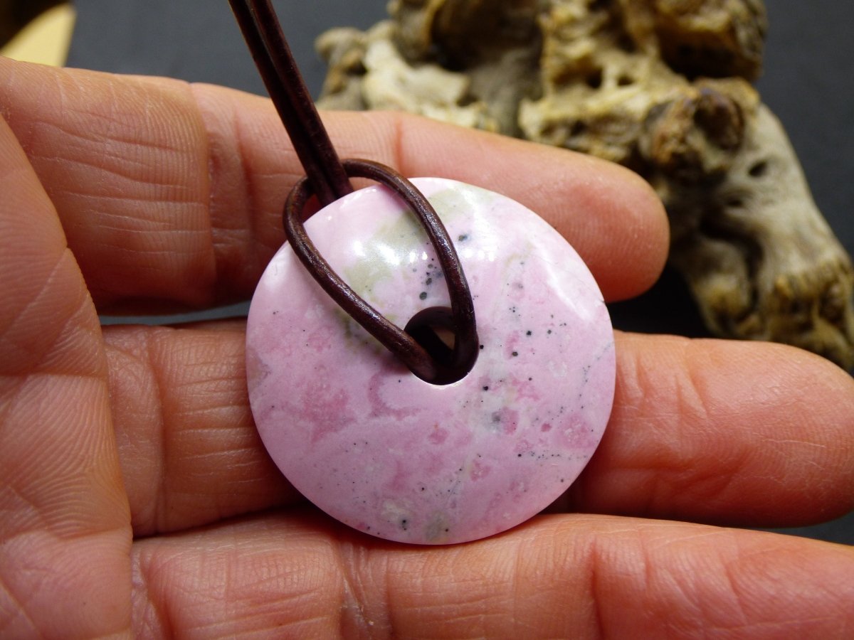 Rhodonit ~ 30mm Donut Edelstein Kette rosa Natur Rarität Schutzsymbol Heilstein Kristall HIPPIE Boho Tibet Ethno Mann Frau Geschenk Er Sie - Art of Nature Berlin