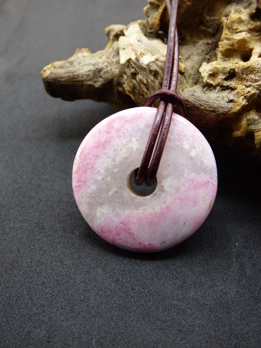 Rhodonit ~ 30mm Donut Edelstein Kette rosa Natur Rarität Schutzsymbol Heilstein Kristall HIPPIE Boho Tibet Ethno Mann Frau Geschenk Er Sie - Art of Nature Berlin