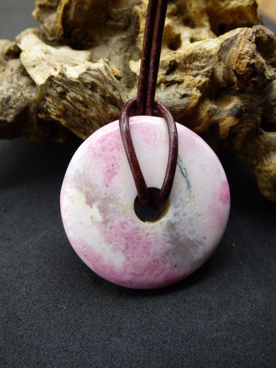 Rhodonit ~ 30mm Donut Edelstein Kette rosa Natur Rarität Schutzsymbol Heilstein Kristall HIPPIE Boho Tibet Ethno Mann Frau Geschenk Er Sie - Art of Nature Berlin