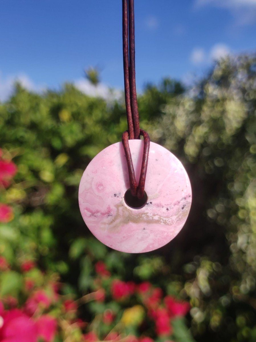 Rhodonit ~ 30mm Donut Edelstein Kette rosa Natur Rarität Schutzsymbol Heilstein Kristall HIPPIE Boho Tibet Ethno Mann Frau Geschenk Er Sie - Art of Nature Berlin