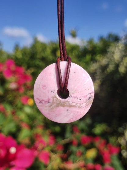 Rhodonit ~ 30mm Donut Edelstein Kette rosa Natur Rarität Schutzsymbol Heilstein Kristall HIPPIE Boho Tibet Ethno Mann Frau Geschenk Er Sie - Art of Nature Berlin
