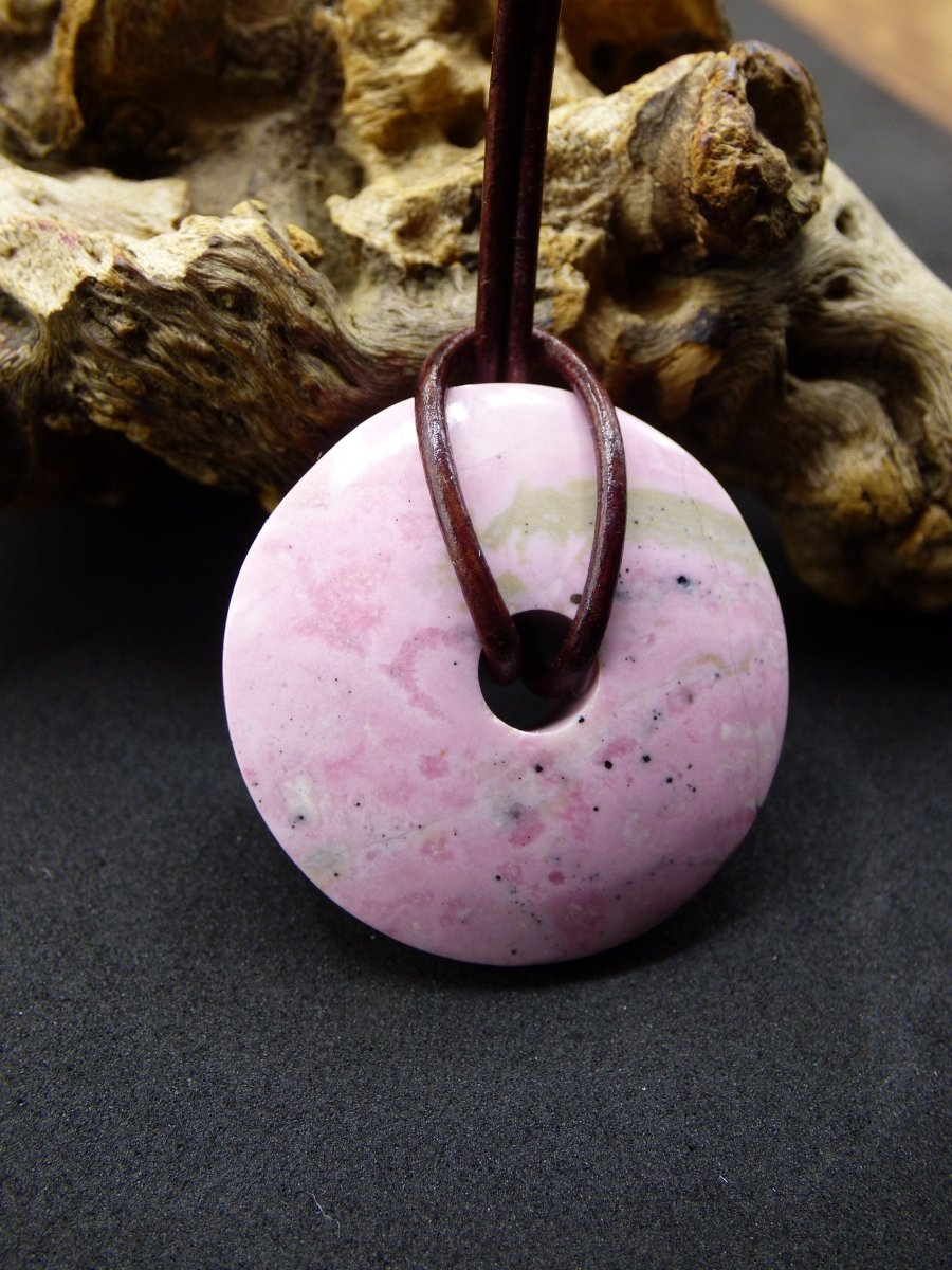 Rhodonit ~ 30mm Donut Edelstein Kette rosa Natur Rarität Schutzsymbol Heilstein Kristall HIPPIE Boho Tibet Ethno Mann Frau Geschenk Er Sie - Art of Nature Berlin