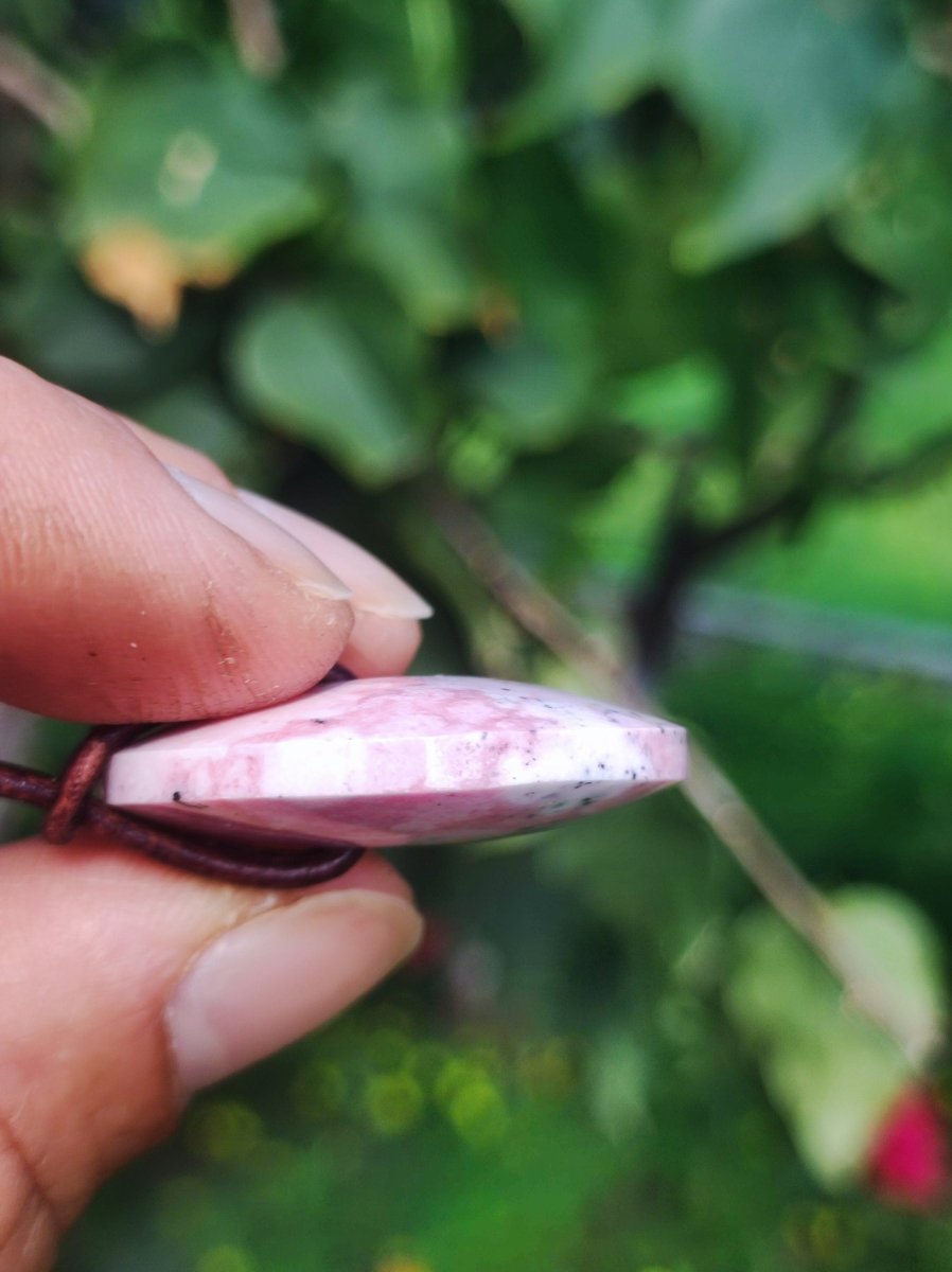 Rhodonit ~ 30mm Donut Edelstein Kette rosa Natur Rarität Schutzsymbol Heilstein Kristall HIPPIE Boho Tibet Ethno Mann Frau Geschenk Er Sie - Art of Nature Berlin