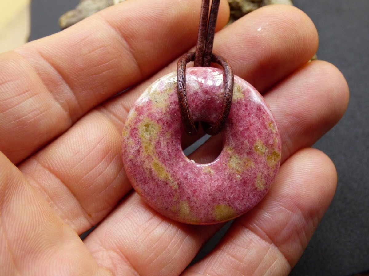 Rhodonit ~ Edelstein Kette rosa Natur HIPPIE GOA Boho Heilstein Kristalle Schmuck Anhänger Mann Frau Kind Geschenk Er Sie Anhänger Stein - Art of Nature Berlin