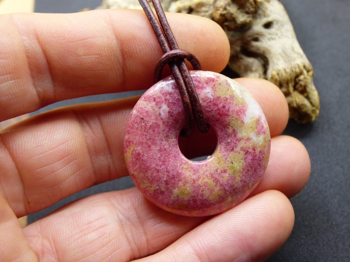 Rhodonit ~ Edelstein Kette rosa Natur HIPPIE GOA Boho Heilstein Kristalle Schmuck Anhänger Mann Frau Kind Geschenk Er Sie Anhänger Stein - Art of Nature Berlin