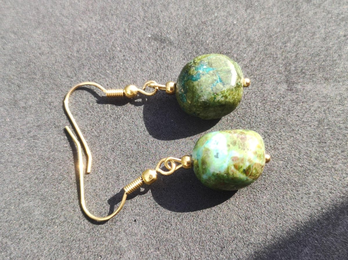 Rhyolith ~ Edelstein Ohrringe Geschenk Frau Schmuck Sie Freundin grün GOA Hippie Boho Natur Heilstein Natur Ohrhänger Edelstahl - Art of Nature Berlin